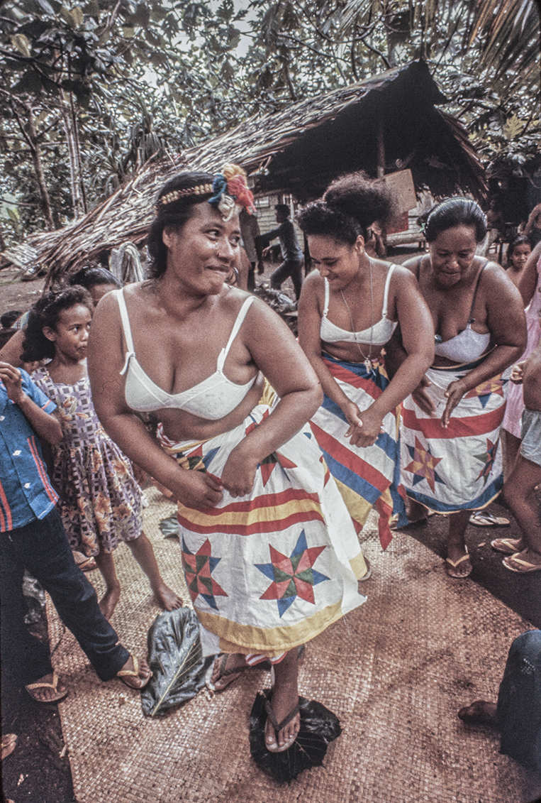 3151-12.jpg
Kapinga women particularly love to dance. : Kapinga Village : Clayton Price Photographer