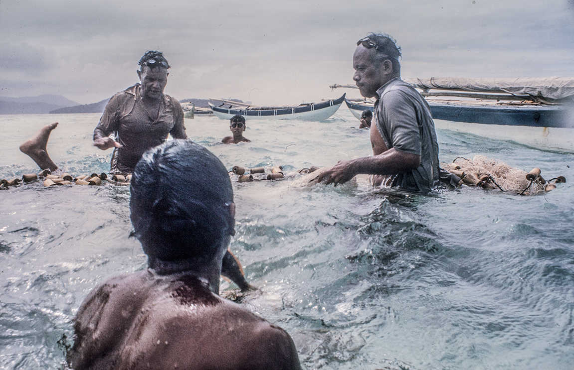 3156-5.jpg
Holding fish in every way! : Kapinga Fish Surround : Clayton Price Photographer